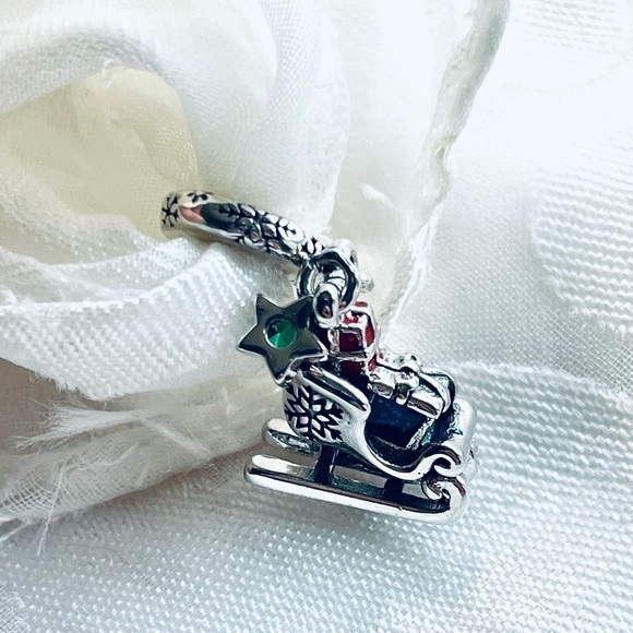 🎅 NWOT Santa Sleigh Charm 🛷Christmas - Picture 14 of 16
